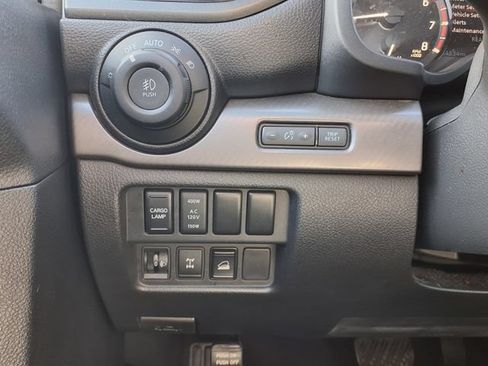 Used 2023 Nissan Titan PRO-4X AWD/4WD image 31