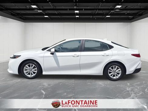 Used 2025 Toyota Camry LE FWD image 2