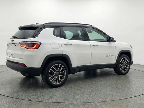 Used 2025 Jeep Compass Limited image 9