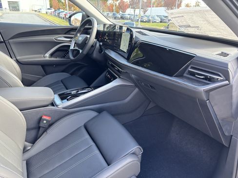 Used 2025 Audi Q5 Premium AWD/4WD image 21
