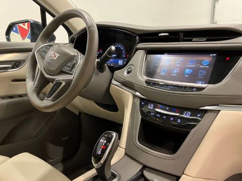 Used 2017 Cadillac XT5 Luxury w/ Driver Awareness Package FWD image 40