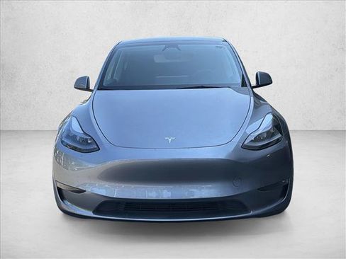 Used 2024 Tesla Model Y Long Range AWD/4WD image 2