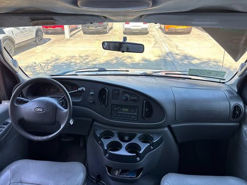 Used 2008 Ford E-150 and Econoline 150 RWD image 8