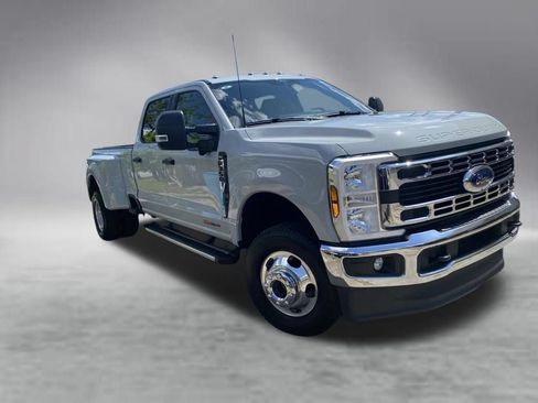 Used 2025 Ford F350 XLT w/ 360-Degree Camera Package AWD/4WD image 3