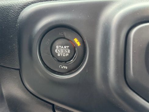 Certified 2019 Jeep Wrangler Sport image 17