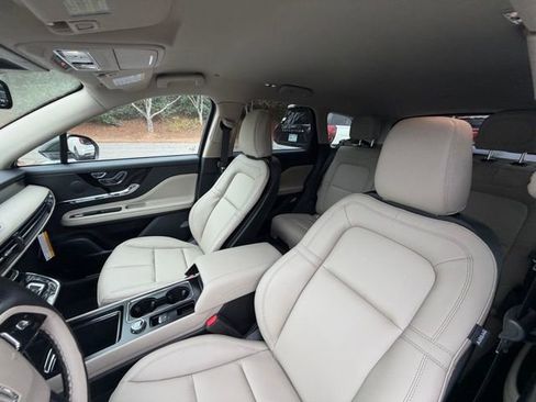 New 2026 Lincoln Corsair Premiere image 13