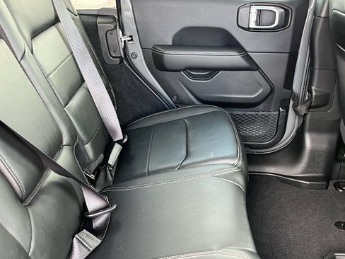 Used 2019 Jeep Wrangler Unlimited Sahara AWD/4WD image 11