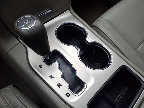 Used 2011 Jeep Grand Cherokee Laredo image 21