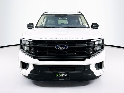Used 2025 Ford Expedition Active AWD/4WD image 2
