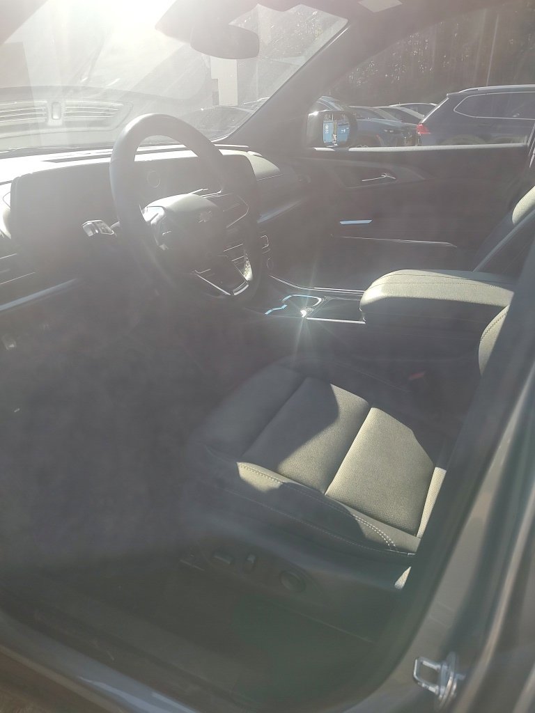 Used 2025 Chevrolet Traverse LT FWD image 9