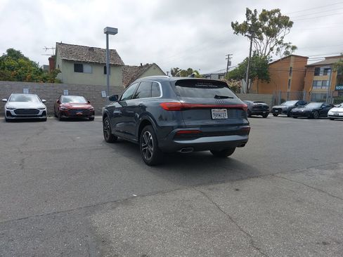 Certified 2025 Audi Q5 Premium w/ Convenience Package AWD/4WD image 4