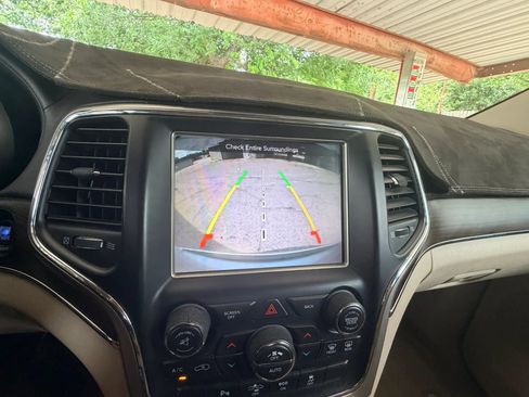 Used 2014 Jeep Grand Cherokee Overland w/ Advanced Technology Group AWD/4WD image 15