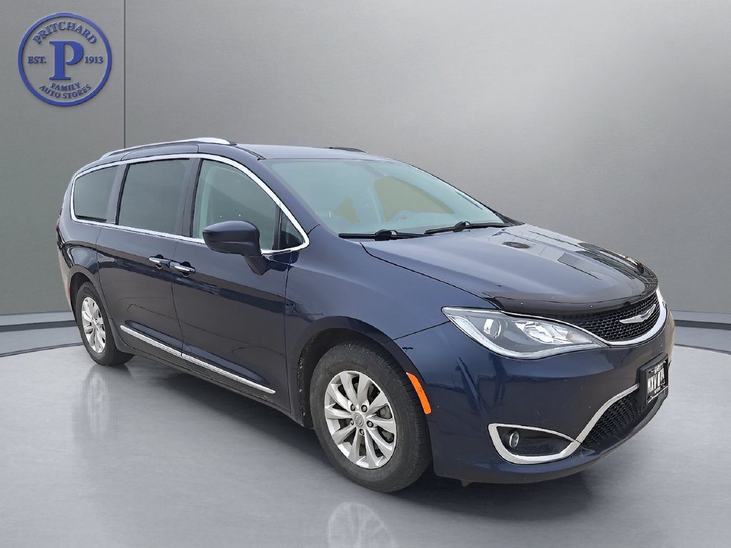 Used 2019 Chrysler Pacifica Touring-L FWD image 1