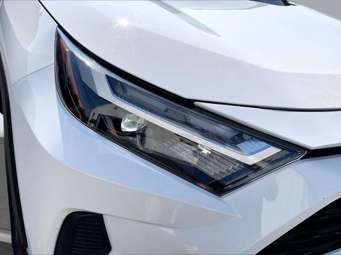 Used 2025 Toyota RAV4 XLE AWD/4WD image 28