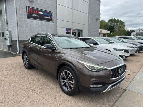 Used 2018 INFINITI QX30 Premium w/ Navigation Package image 1