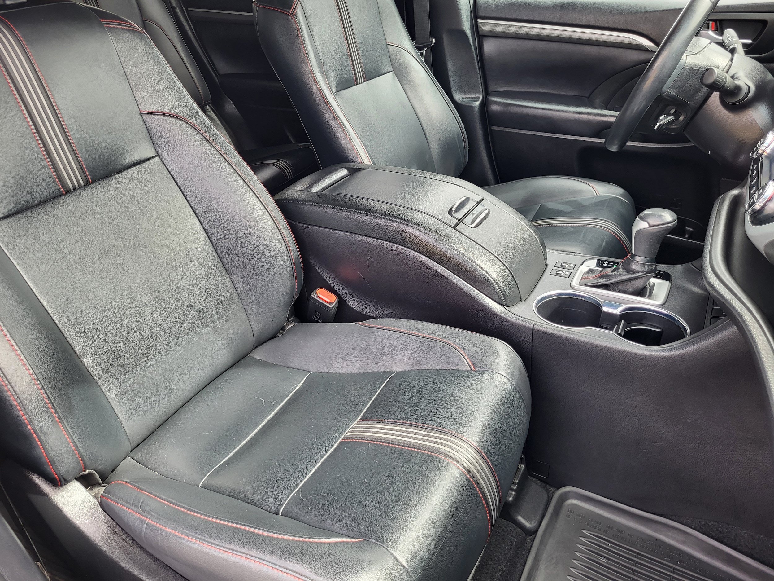 Used 2019 Toyota Highlander SE AWD/4WD image 17