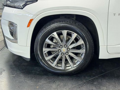 Used 2023 Chevrolet Traverse Premier image 30