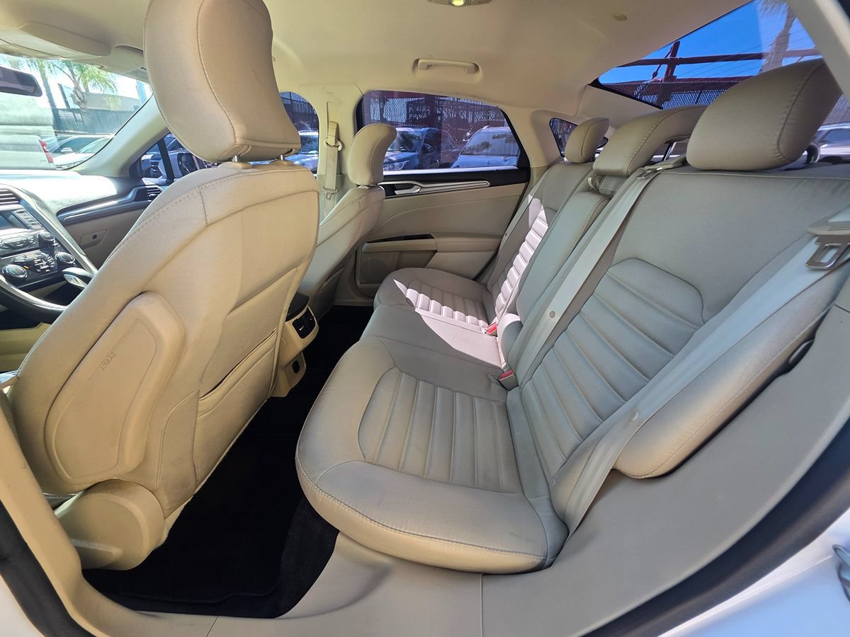 Used 2015 Ford Fusion SE FWD image 23