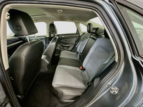 Used 2025 Volkswagen Jetta SE FWD image 30