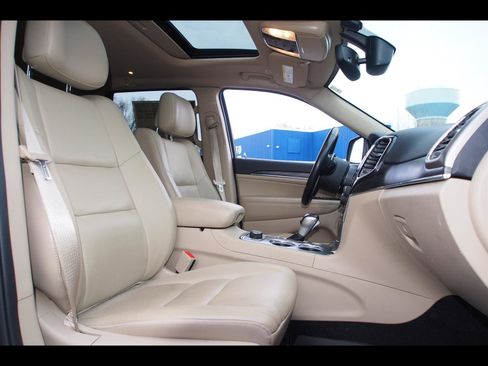 Used 2020 Jeep Grand Cherokee Limited w/ Premium Lighting Group image 11