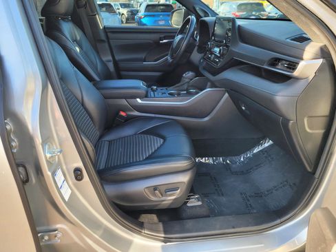 Used 2022 Toyota Highlander XSE image 39