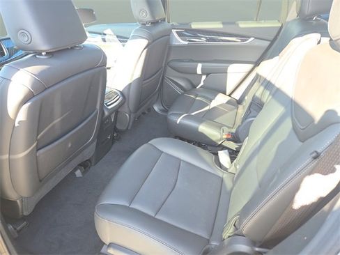 Used 2025 Cadillac XT6 Premium Luxury image 31