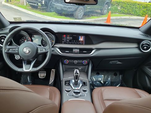 Used 2022 Alfa Romeo Stelvio Ti AWD/4WD image 18