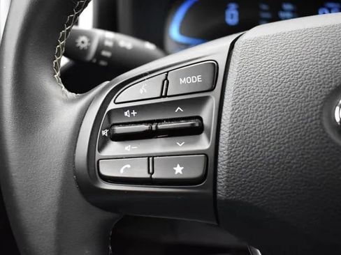 Used 2025 Hyundai Venue Limited FWD image 24