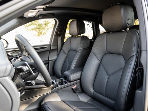 Certified 2026 Porsche Macan image 5