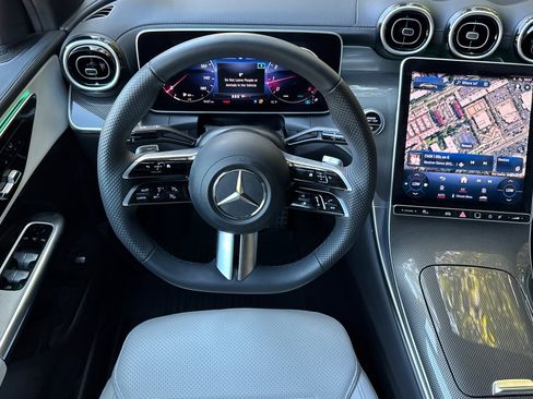 Used 2024 Mercedes-Benz GLC 300 4MATIC image 17