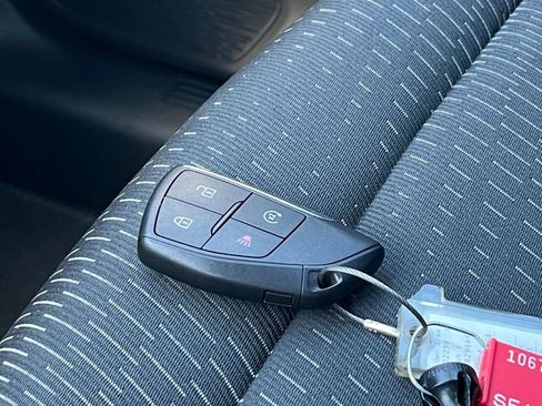 Used 2025 Chevrolet Equinox LT FWD image 25