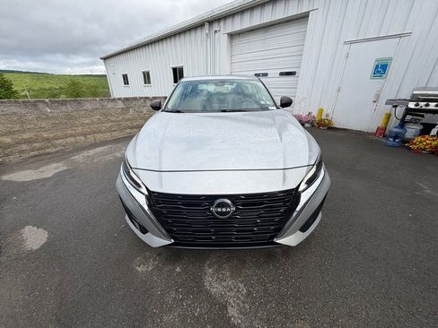 Used 2024 Nissan Altima 2.5 SV FWD image 8