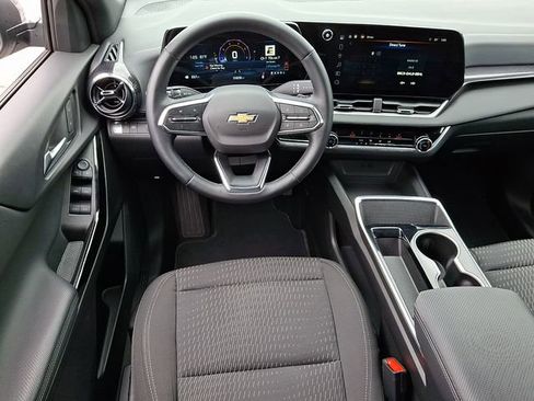 Used 2025 Chevrolet Equinox LT FWD image 11