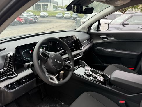 New 2025 Kia Sportage LX image 11