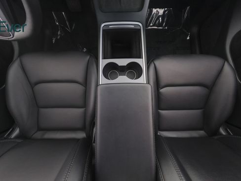 Used 2024 Tesla Model Y Long Range RWD image 27