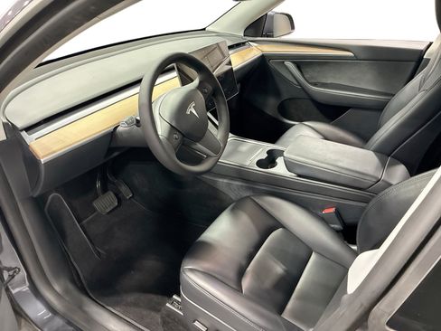 Certified 2023 Tesla Model Y Long Range AWD/4WD image 9