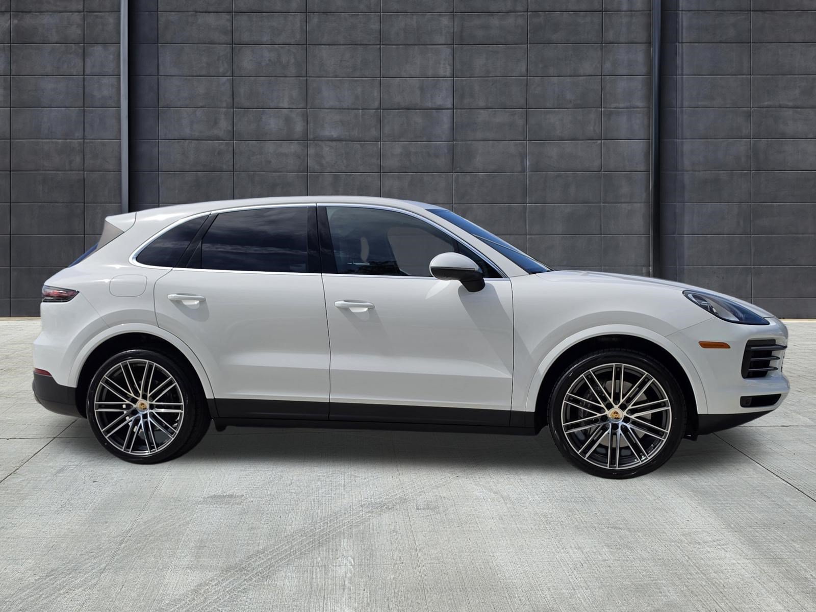 Used 2023 Porsche Cayenne AWD/4WD image 7
