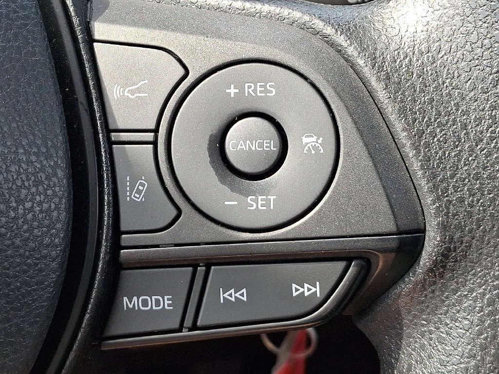 Used 2022 Toyota RAV4 LE AWD/4WD image 22