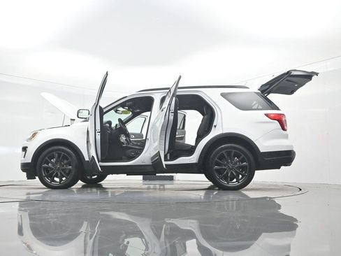 Used 2018 Ford Explorer XLT w/ Equipment Group 202A FWD image 40