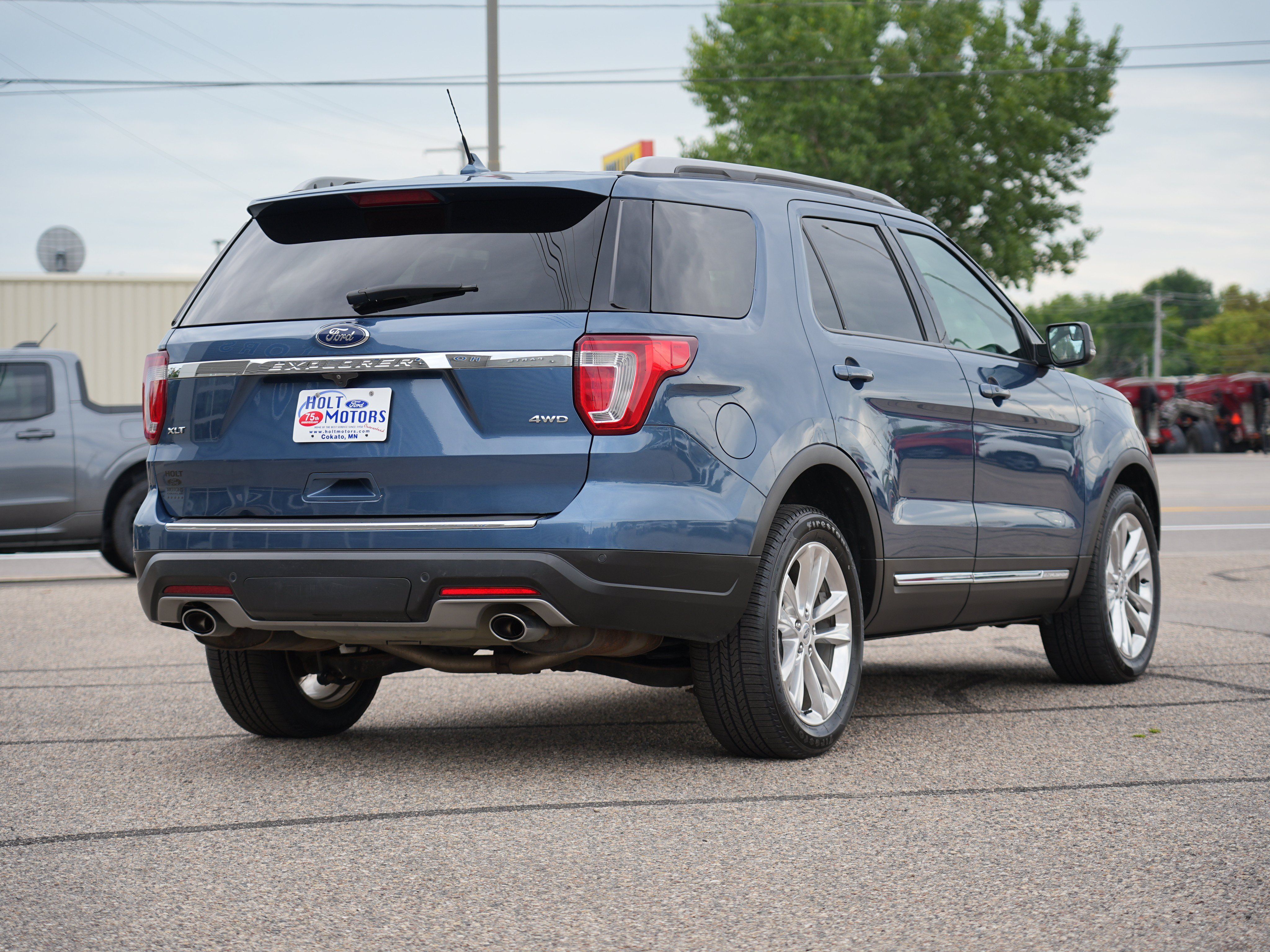 Used 2018 Ford Explorer XLT w/ Equipment Group 202A AWD/4WD image 3