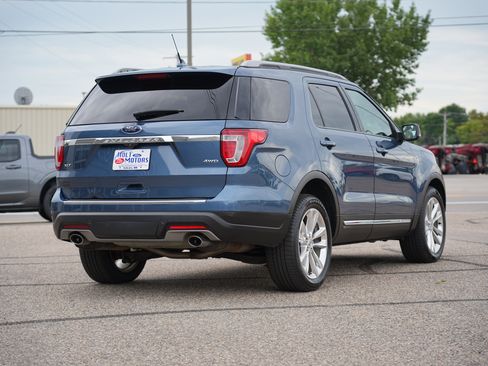 Used 2018 Ford Explorer XLT w/ Equipment Group 202A AWD/4WD image 3