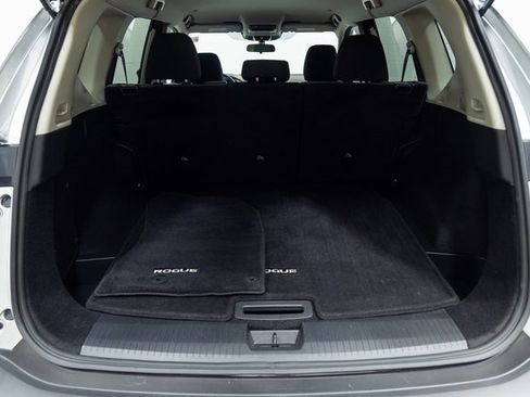 Used 2023 Nissan Rogue SV image 11