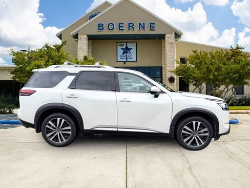 Used 2024 Nissan Pathfinder Platinum w/ Cargo Package FWD image 6