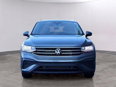 Used 2024 Volkswagen Tiguan SE image 2