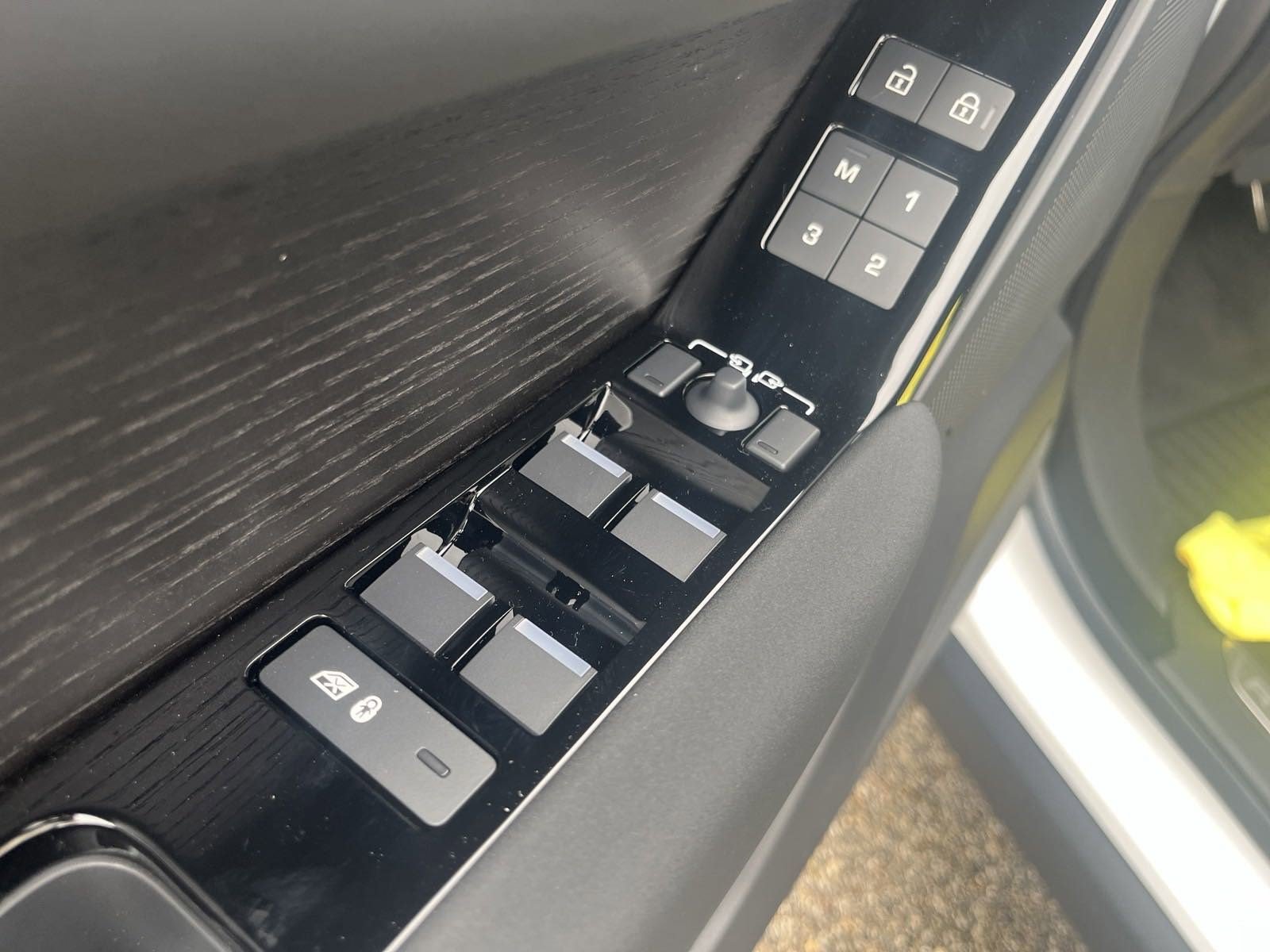Used 2025 Land Rover Range Rover Velar Dynamic SE AWD/4WD image 20