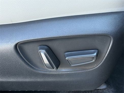 Used 2025 Toyota Grand Highlander AWD image 33