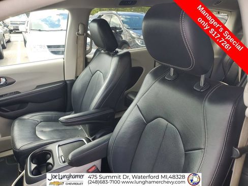 Used 2022 Chrysler Pacifica Touring-L FWD image 19