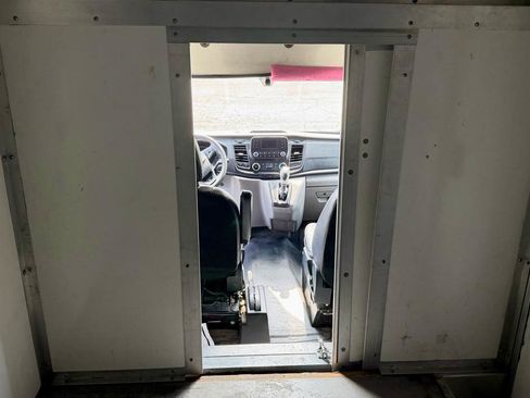 Used 2022 Ford Transit 350 DRW RWD image 10