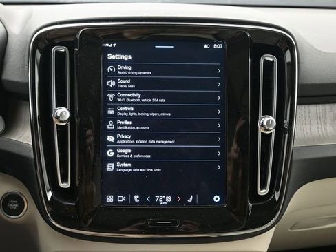 Used 2023 Volvo XC40 B4 Plus w/ Driver Assist Package image 15