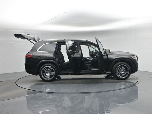 Used 2024 Mercedes-Benz GLS 450 4MATIC image 4